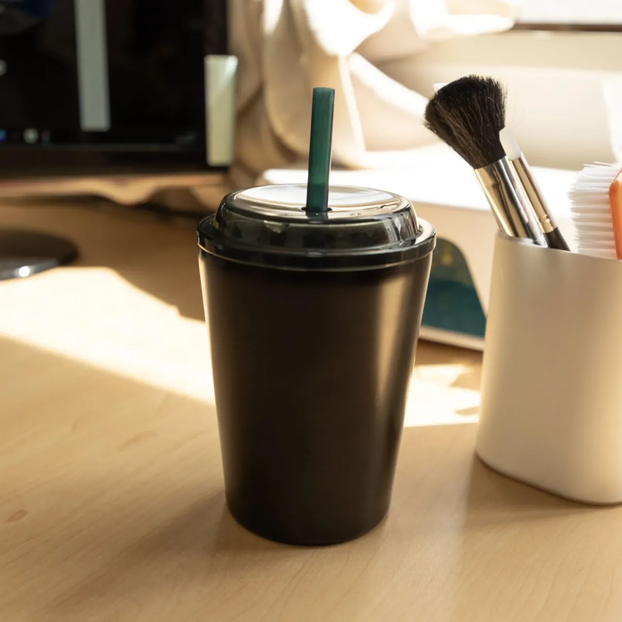 プラスチック容器入りのコーヒー